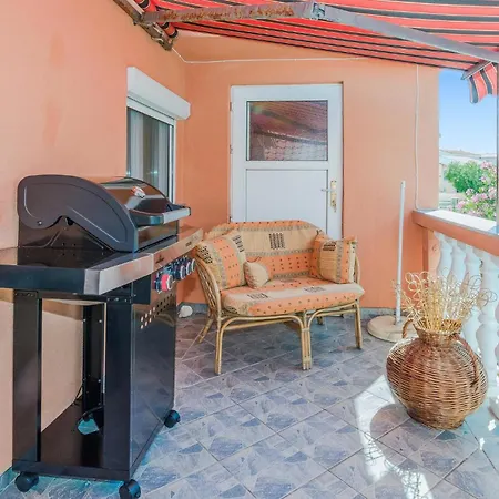Apartment 2 Bedroom Amazing In Vir